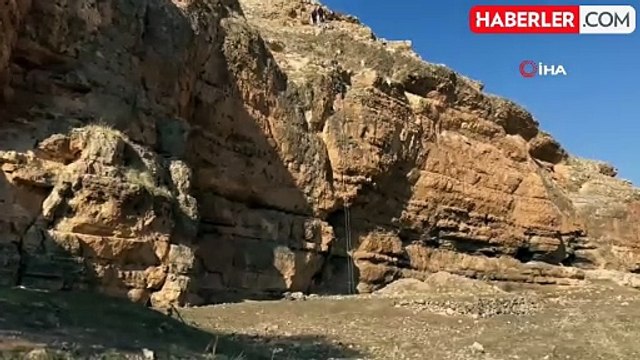 Kayalıklarda Mahsur Kalan Keçi, İtfaiye Ekipleri Tarafından Kurtarıldı