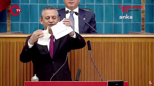 Özgür Özel'den Bahçeli'ye görülmemiş yanıt! Önündeki kağıdı yırttı: 'Devlet Bey'e inat...'