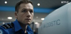 Carry-On (Netflix) : la bande-annonce du film de Noël qui fait le plein d'action avec Taron Egerton etJason Bateman