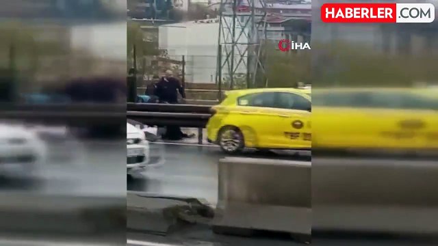 Metrobüs Kazasında Rögar Kapağı Camı Kırdı, Yolcu Yaralandı