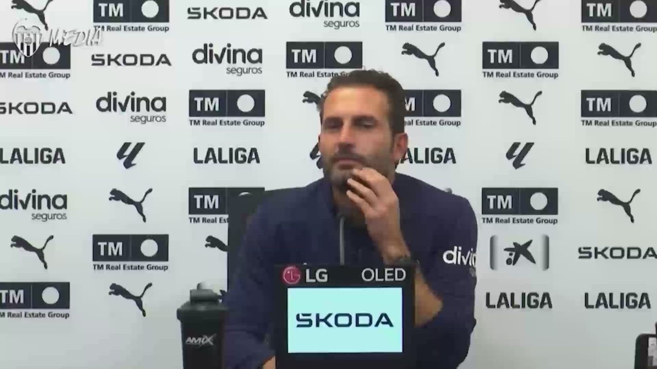 Baraja 'se enzarza' con un periodista por una pregunta en rueda de prensa
