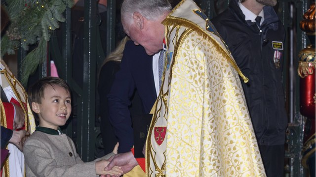 Beatrice d’York : son beau-fils Wolfie s’occupe du sapin de Noël, et c’est adorable !