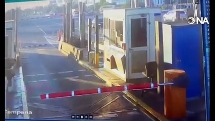 Video: así fue el choque en el peaje de la Panamericana