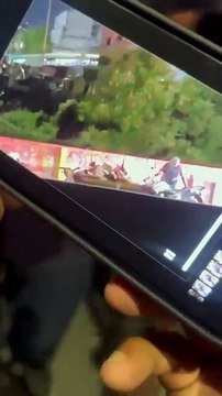 Vídeo mostra homem sendo jogado de cima de ponte durante abordagem policial