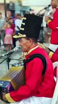 Alcaldía del Distrito Nacional lleva alegría de la Navidad a los barrios con aguinaldos
