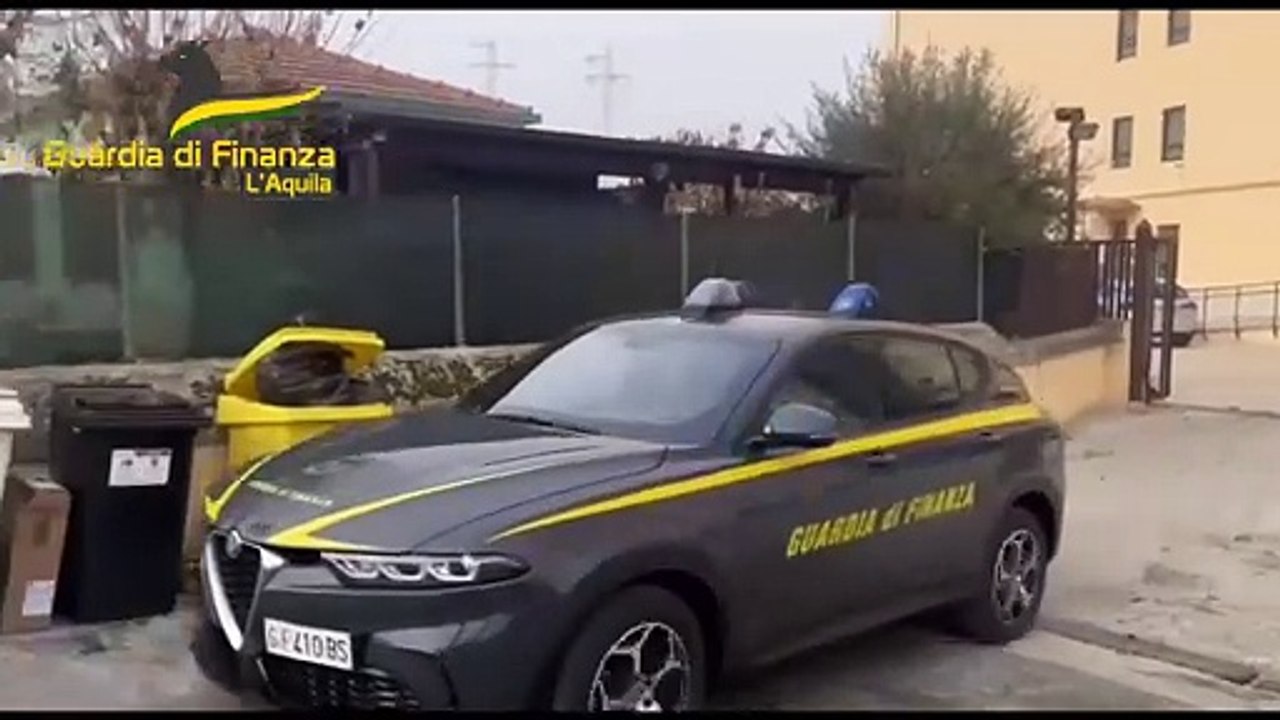 Assenze ingiustificate dal posto di lavoro, sospeso dirigente Asl: il video della gdf