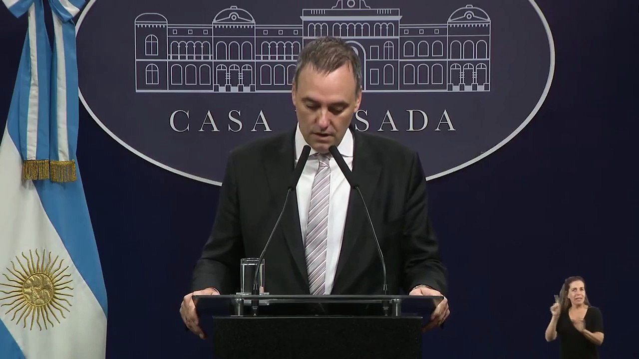 "Las universidades podrán cobrar aranceles a los no residentes", anunció Manuel Adorni