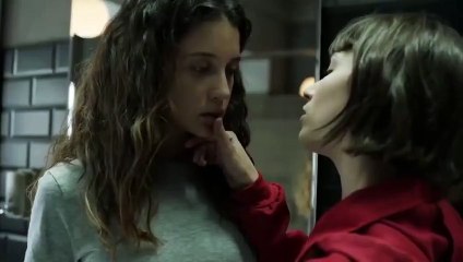 KISS SCENE - Tokyo & Alison Parker (Ursula Corbero & Maria Pedraza) - (720p, h264)
