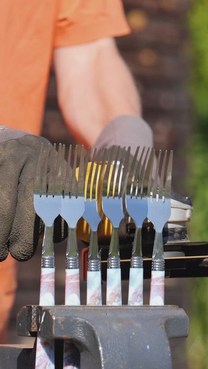 From Kitchen to Garden Transform Old Forks into Useful Tools! 🌿