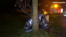 Pizzakoerier botst met auto tegen boom in Staphorst