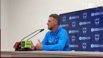 MARTÍN DEMICHELIS previo a emprender el viaje a San Luis Potosí