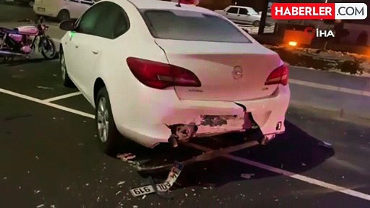 Alkollü sürücü kaza yaptı, 'Sıkıntı yok' deyip ceza yemeye polisle kol kola gitti