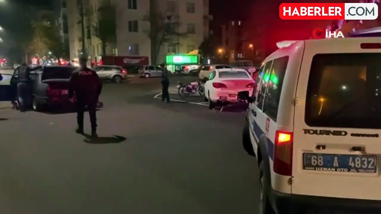 Alkollü sürücü kaza yaptı, 'Sıkıntı yok' deyip ceza yemeye polisle kol kola gitti