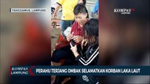 Dramatis! Perahu Terjang Ombak Selamatkan Korban Laka Laut