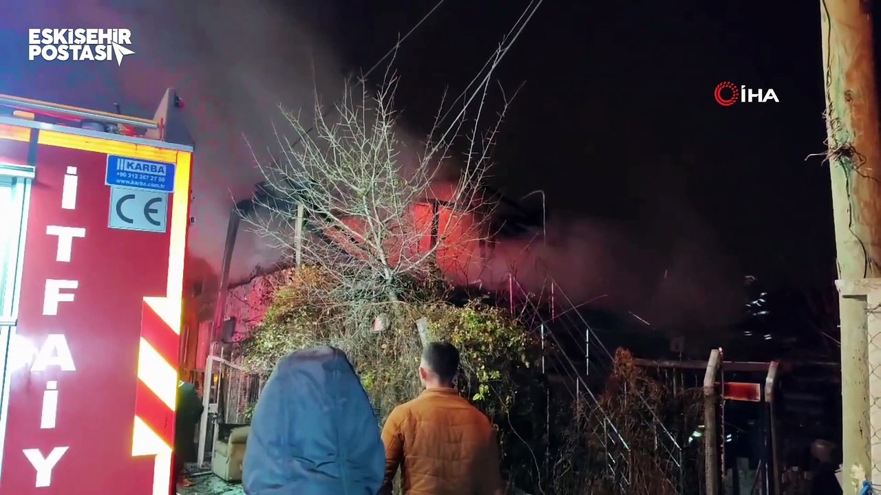 Eskişehir'de soğuk havada yangına yakalanıp evsiz kaldılar