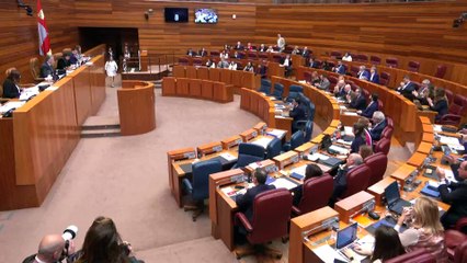 Bronca en el pleno de las Cortes