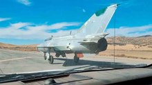 バイラル動画：MiG-21がフォードF150と並走する驚きのテスト