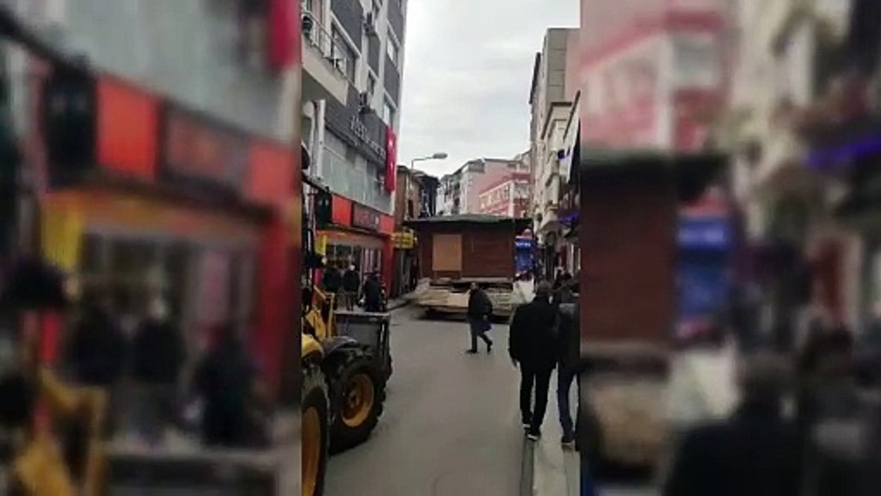 Cadde trafiğe kapandı
