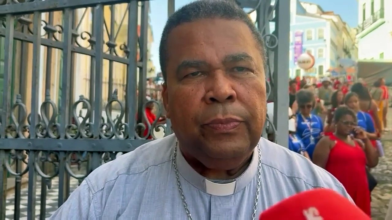 Devotos lotam Centro Histórico de Salvador em homenagem a Santa Bárbara