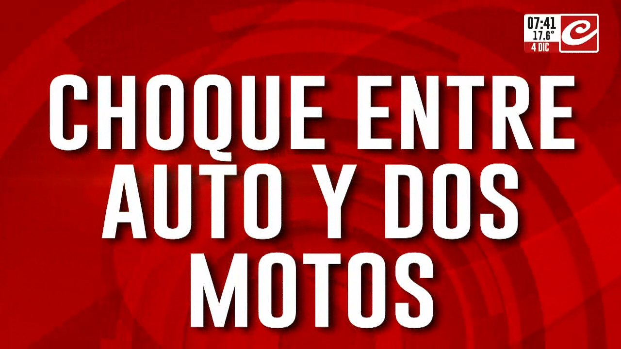 Impactante choque entre automóvil y dos motocicletas: hay heridos