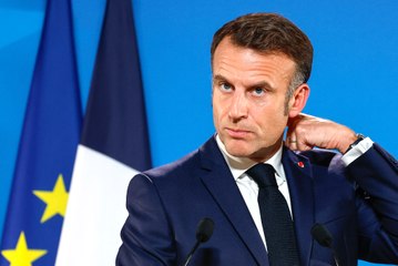 Motion de censure : quelle attitude adopter pour Emmanuel Macron ?