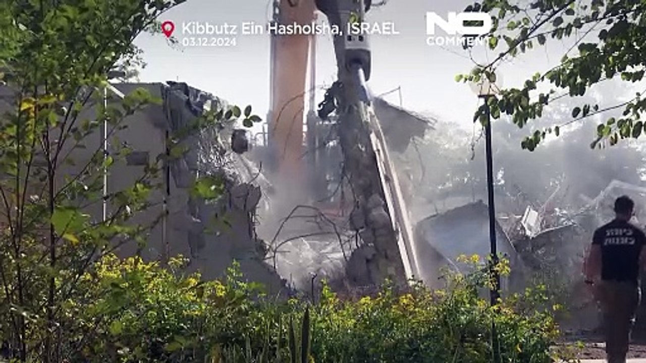 Israelis demolish homes damaged by Hamas attacks to begin rebuilding