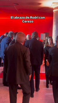 El abrazo de Rodri con Cerezo en los Premios AS