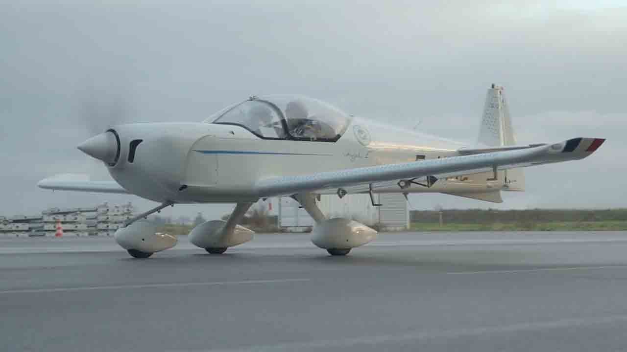 ビデオ：完全電動トレーニング機、初飛行に成功
