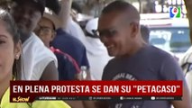 Choferes toman alcohol en plena protesta | El Show del Mediodía