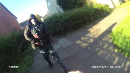 ‘He’s got two large knives’: Man threatens to kill police officer with kitchen blades