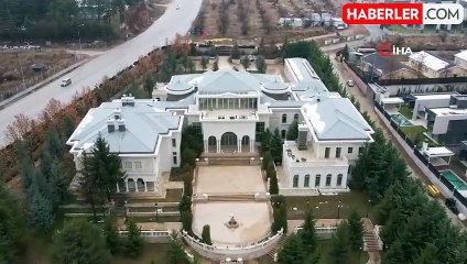 FETÖ'nün malikanesine Türk bayrakları çekildi