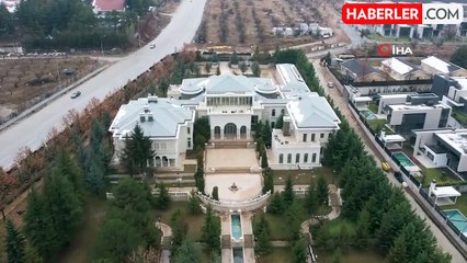 FETÖ'nün malikanesine Türk bayrakları çekildi