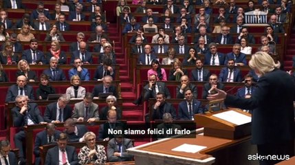Francia, Le Pen: "Costretti a votare con la sinistra contro Barnier"