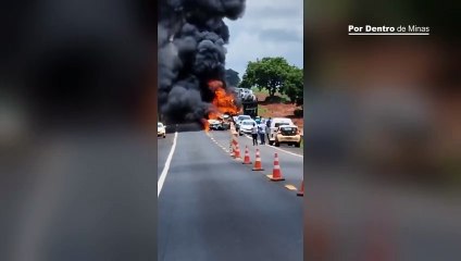 Acidente grave deixa três mortos carbonizados na BR-365, em Ituiutaba