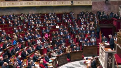 El Nuevo Frente Popular y Agrupación Nacional votan a favor de destituir a Michel Barnier