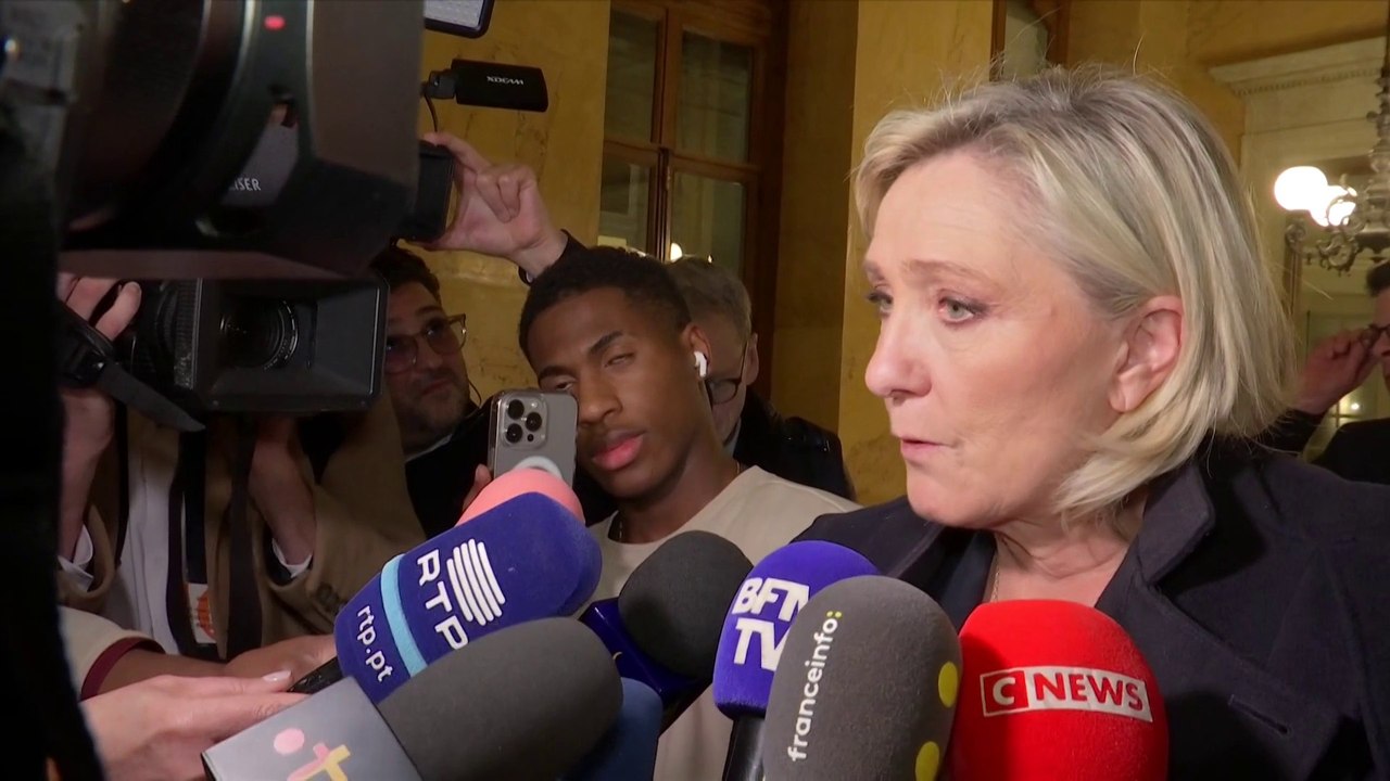 Marine Le Pen : «Ce budget était une atteinte à leur pouvoir d'achat, à leurs emplois.»