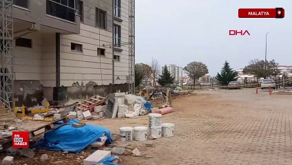 Malatya'da inşaat iskelesinden düşen 3 işçi yaşam savaşı veriyor