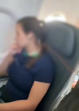 Mãe se revolta com passageira que não trocou de lugar com seu filho no avião