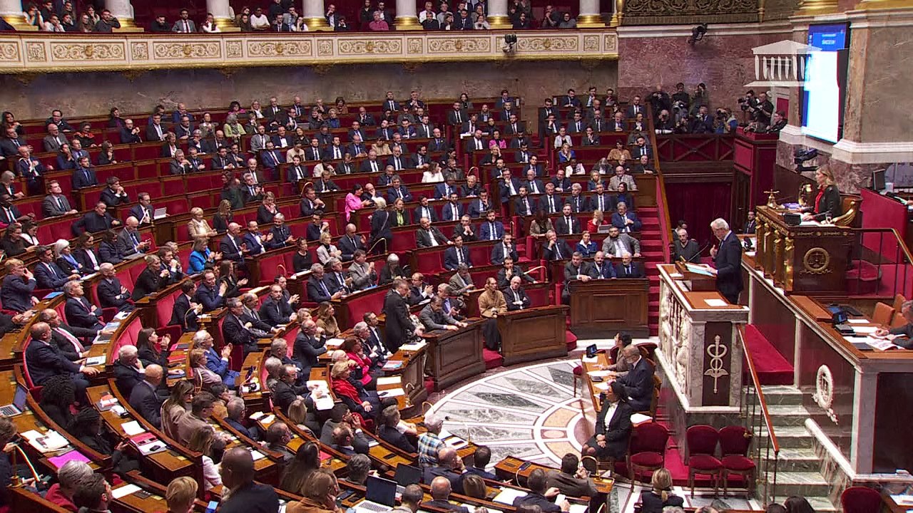 Sturz der französischen Regierung: So geht es weiter