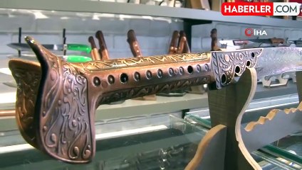 Sivaslı Usta, Şam Çeliğinden 110 Bin TL'lik Kılıç Üretti