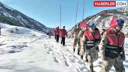 Tunceli'de Jandarmaya Çığda Arama Kurtarma Eğitimi Verildi