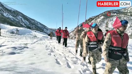 Tunceli'de Jandarmaya Çığda Arama Kurtarma Eğitimi Verildi