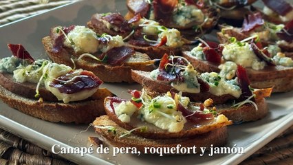 Canapé de peras, queso roquefort y jamón
