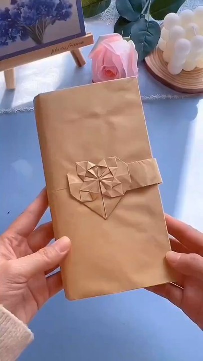 Zhen Xian Bao - "The Book of threads".The pinnacle of the art of Chinese origami. Initially, they were used to carry sewing accessories. But the mathematics behind such a book is so complex that it is now being used even by NASA.