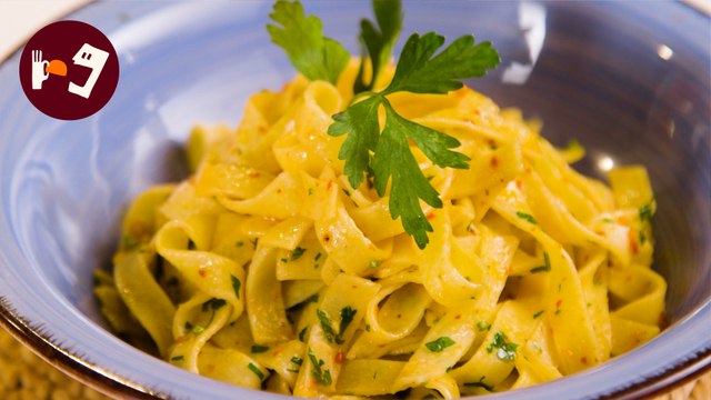 Tres SALSAS CLÁSICAS para PASTA: receta de PESTO, AGLIO E OLIO y ALFREDO