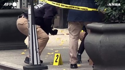 New York, l'omicidio Thompson nei fermo-immagine di una telecamera