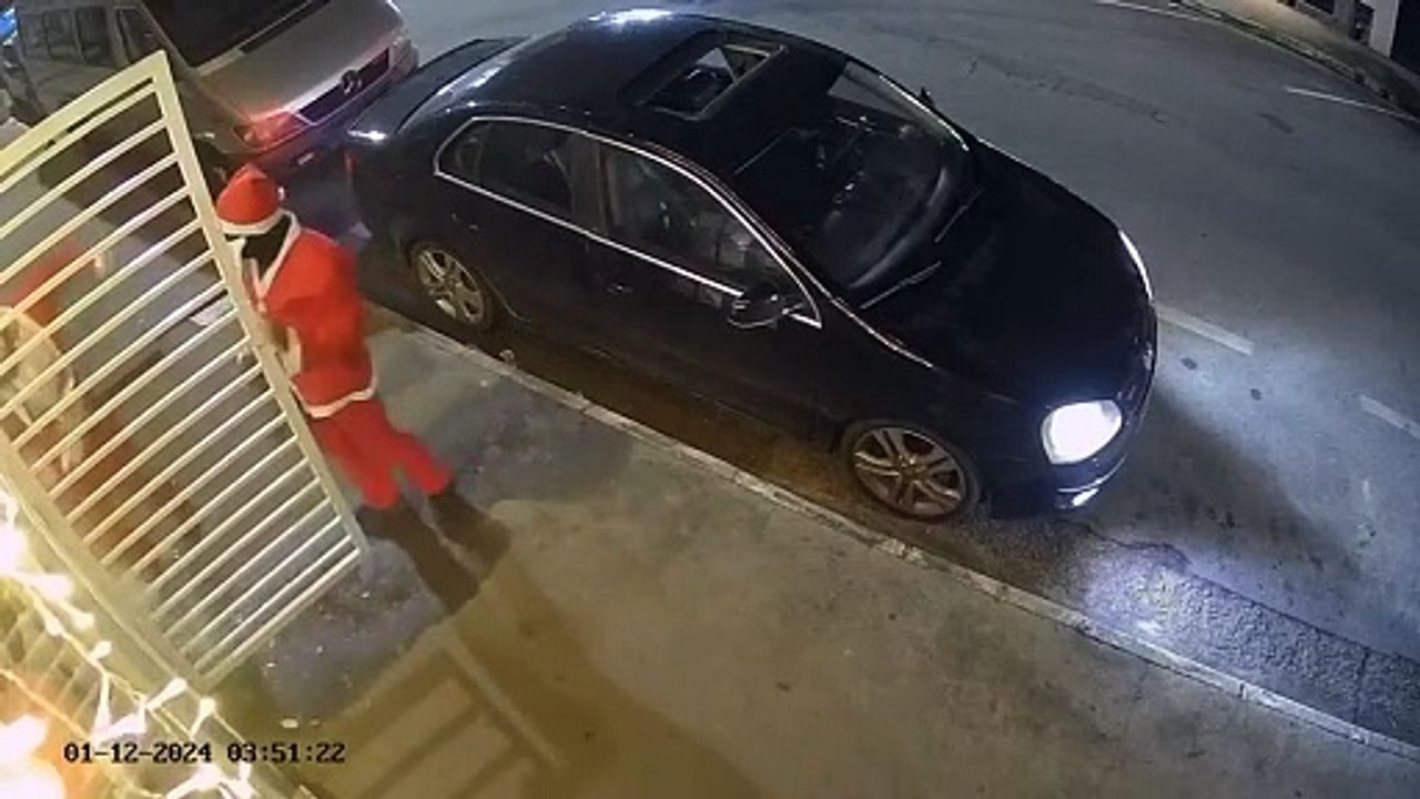 Dupla disfarçada de Pai Natal assalta loja de eletrónicos no Brasil. Veja