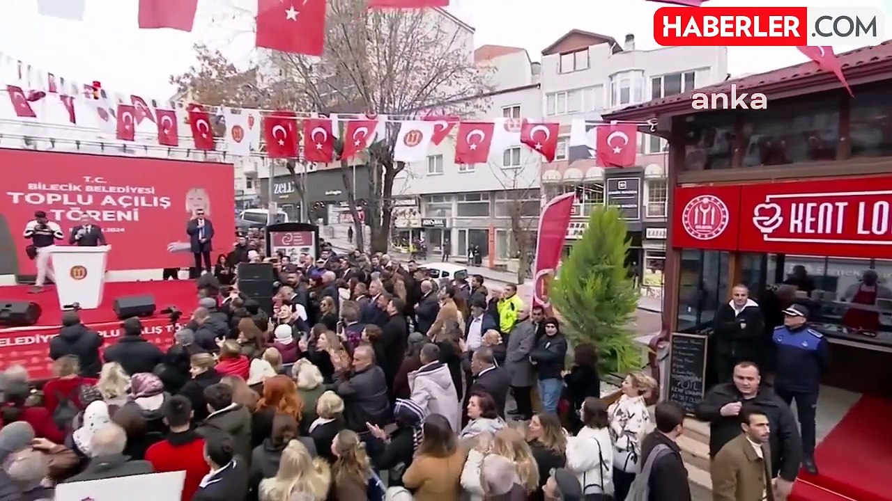 Özgür Özel, Bilecik'te... "Melek Hanım, Sayın Erdoğan'ın Devlet Gücüyle 2 Bin Lira Verdiği Yerde Üniversite Öğrencilerine 5 Bin Lira Burs Veriyor"