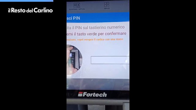 Cevoli parla al distributore di benzina, rifornimento col sorriso