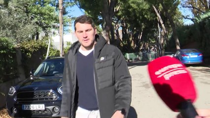 Sara Carbonero y Eva González, sonrientes ante las imágenes de Iker y María José